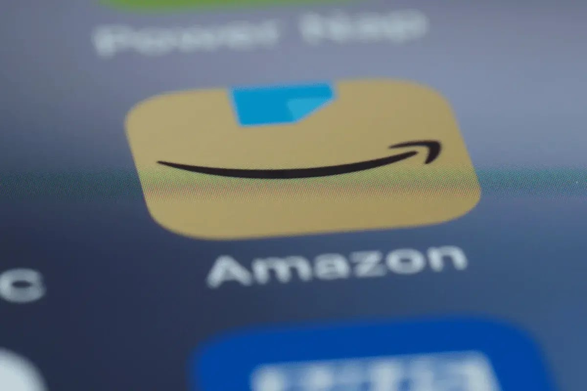 Amazon shopping app icon displayed on smartphone home screen.